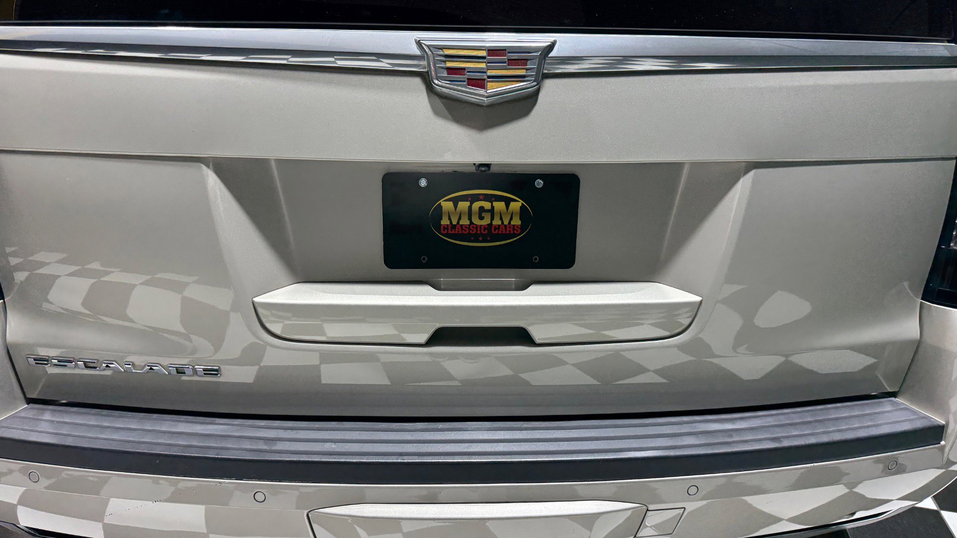 Used 2015 Cadillac Escalade Luxury image 18