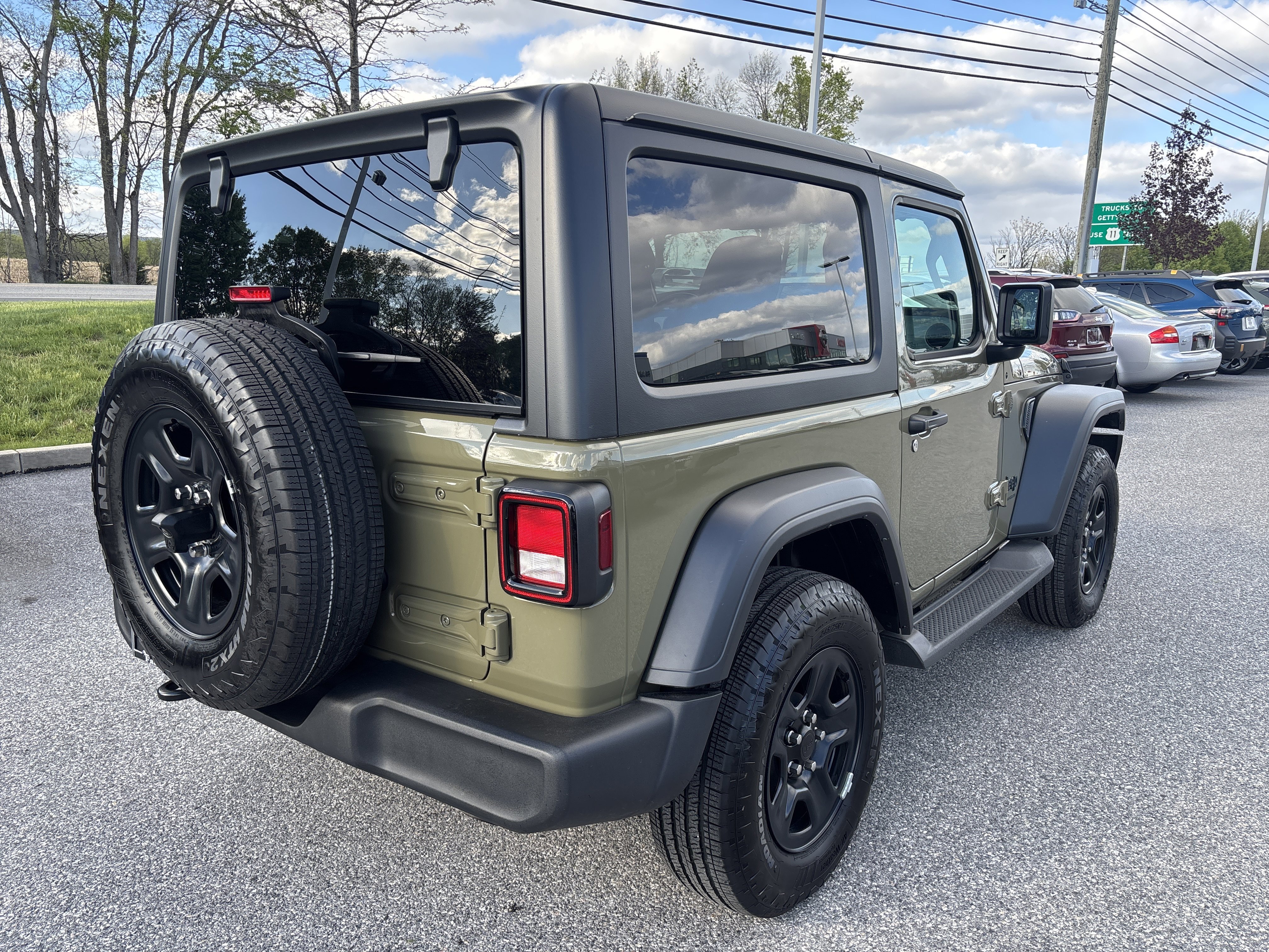 Used 2025 Jeep Wrangler Sport AWD/4WD image 7