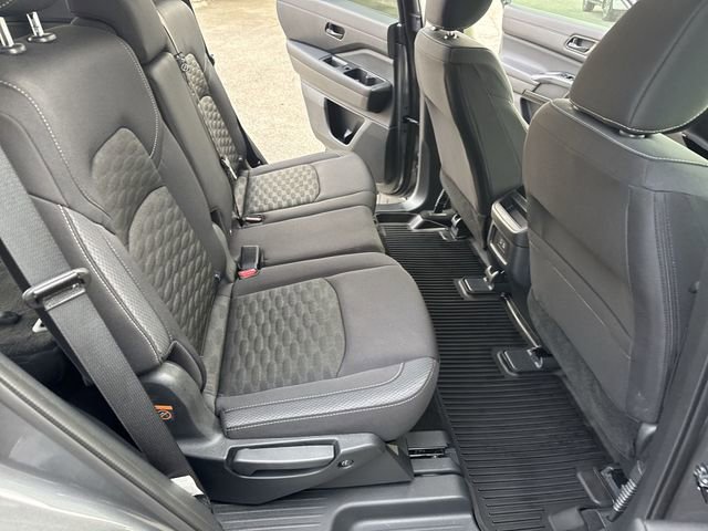 Used 2024 Nissan Pathfinder S image 11