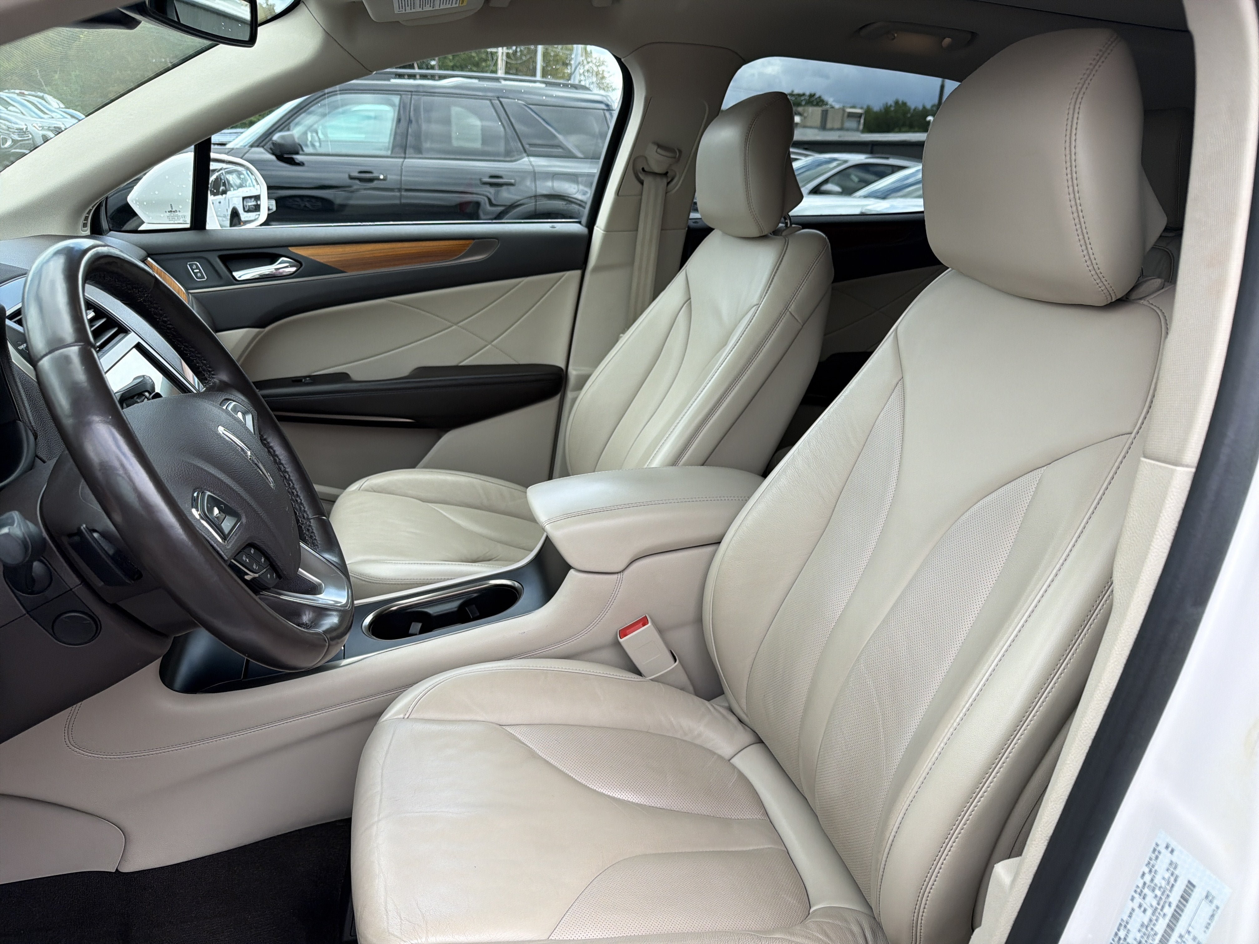 Used 2019 Lincoln MKC Select w/ Select Plus Package AWD/4WD image 7