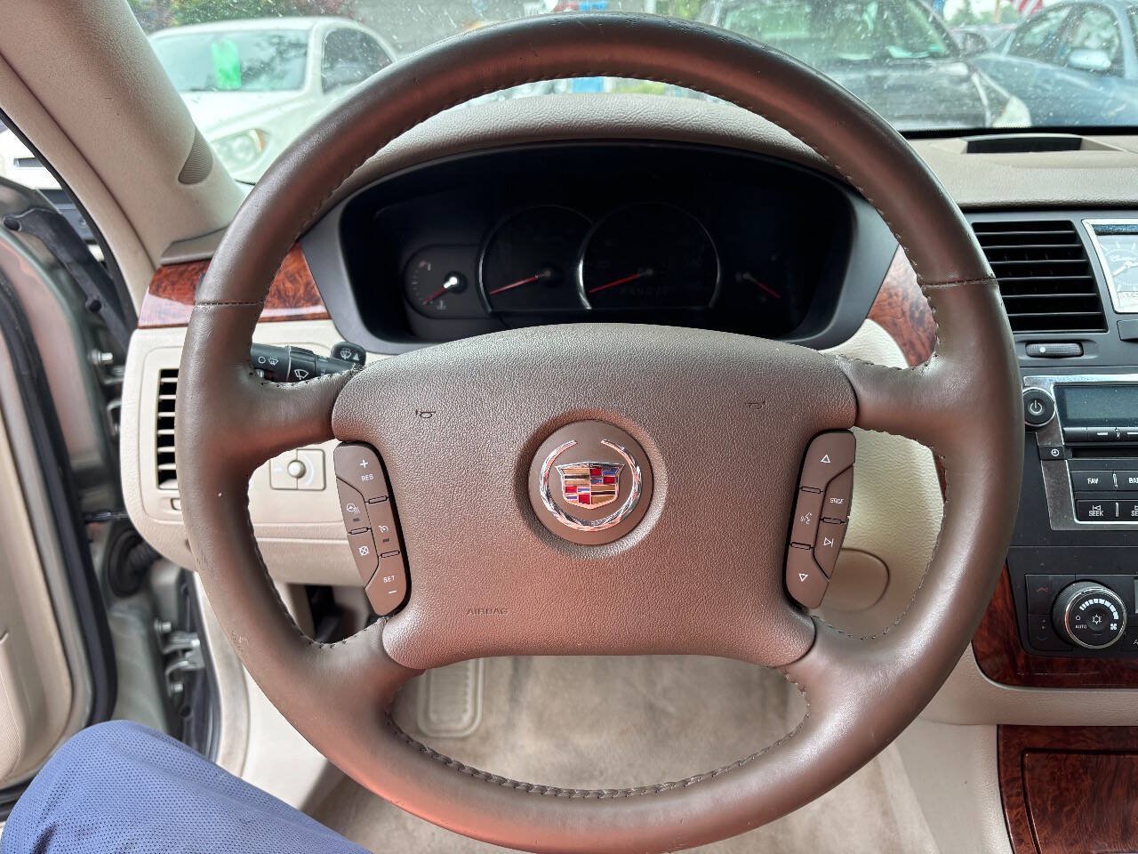 Used 2006 Cadillac DTS w/ Trunk Convenience Package FWD image 11