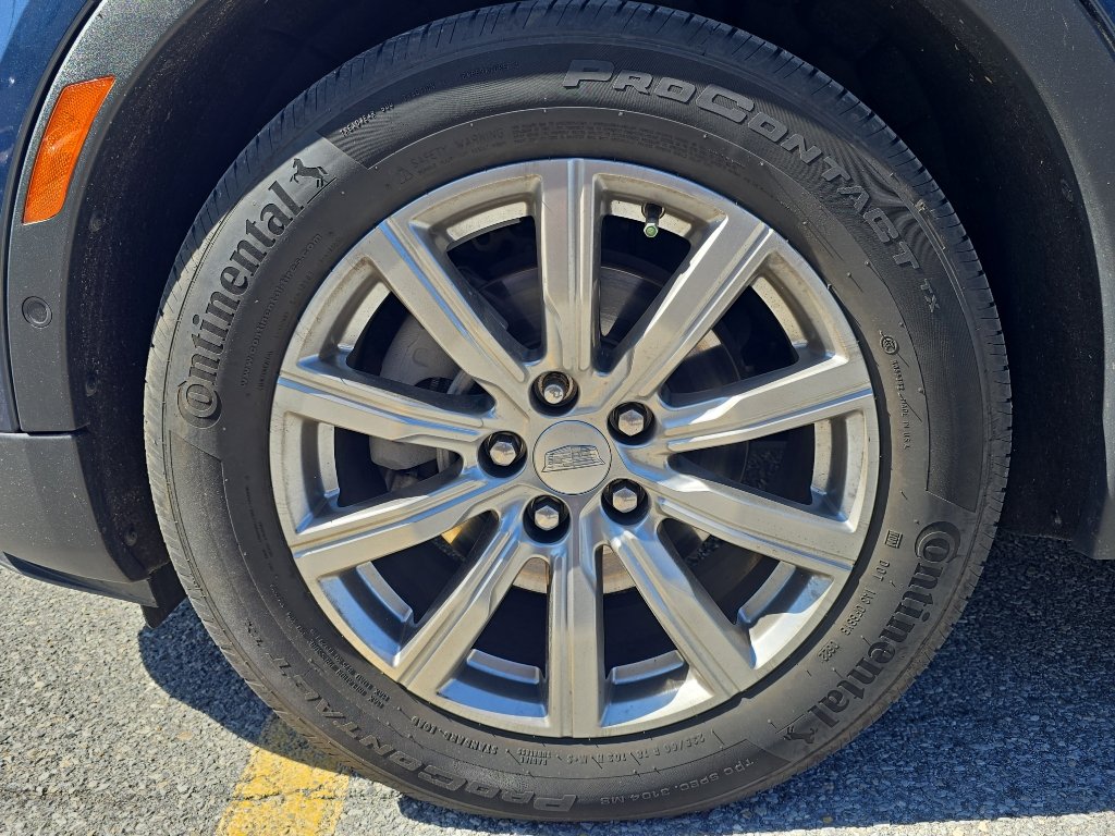 Used 2022 Cadillac XT4 Premium Luxury w/ Enhanced Visibility Package image 7