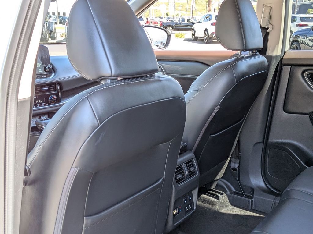 Used 2022 Nissan Rogue Platinum w/ Head-Up Display Package image 31