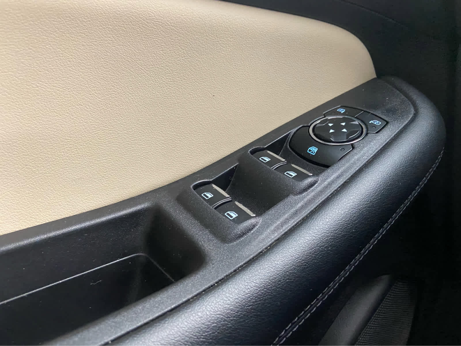 Used 2024 Ford Edge SE image 31