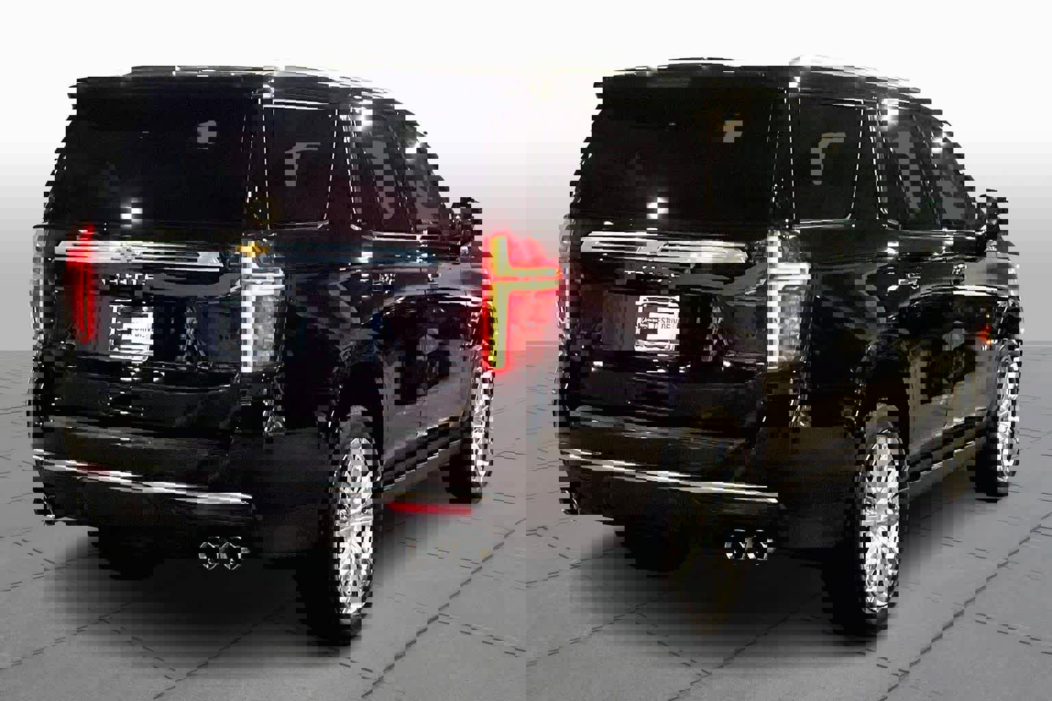 Used 2024 Chevrolet Tahoe High Country AWD/4WD image 12