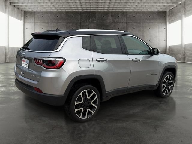 Used 2017 Jeep Compass Limited AWD/4WD image 5