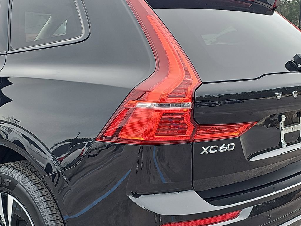 Used 2025 Volvo XC60 B5 Core image 38