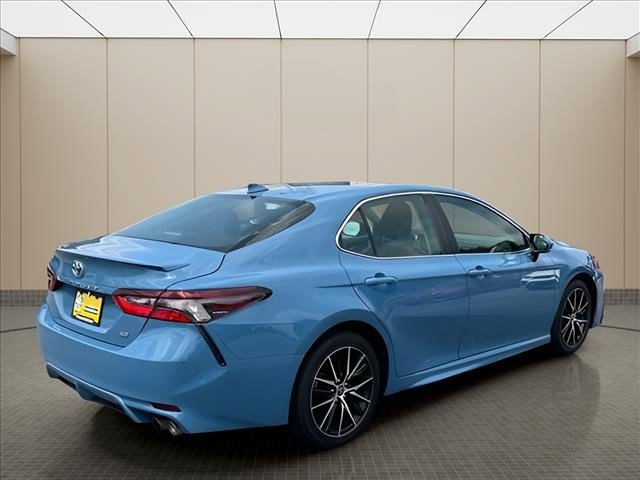 Used 2024 Toyota Camry SE FWD image 3