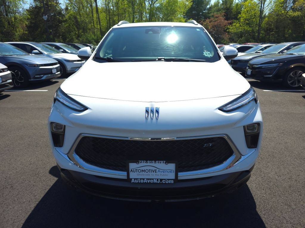 Used 2025 Buick Encore GX Sport Touring FWD image 2