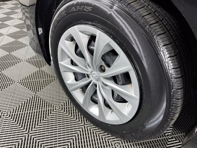 Used 2017 Toyota Camry LE FWD image 13