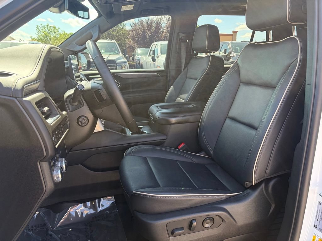 Used 2024 GMC Yukon SLT w/ SLT Premium Package AWD/4WD image 15
