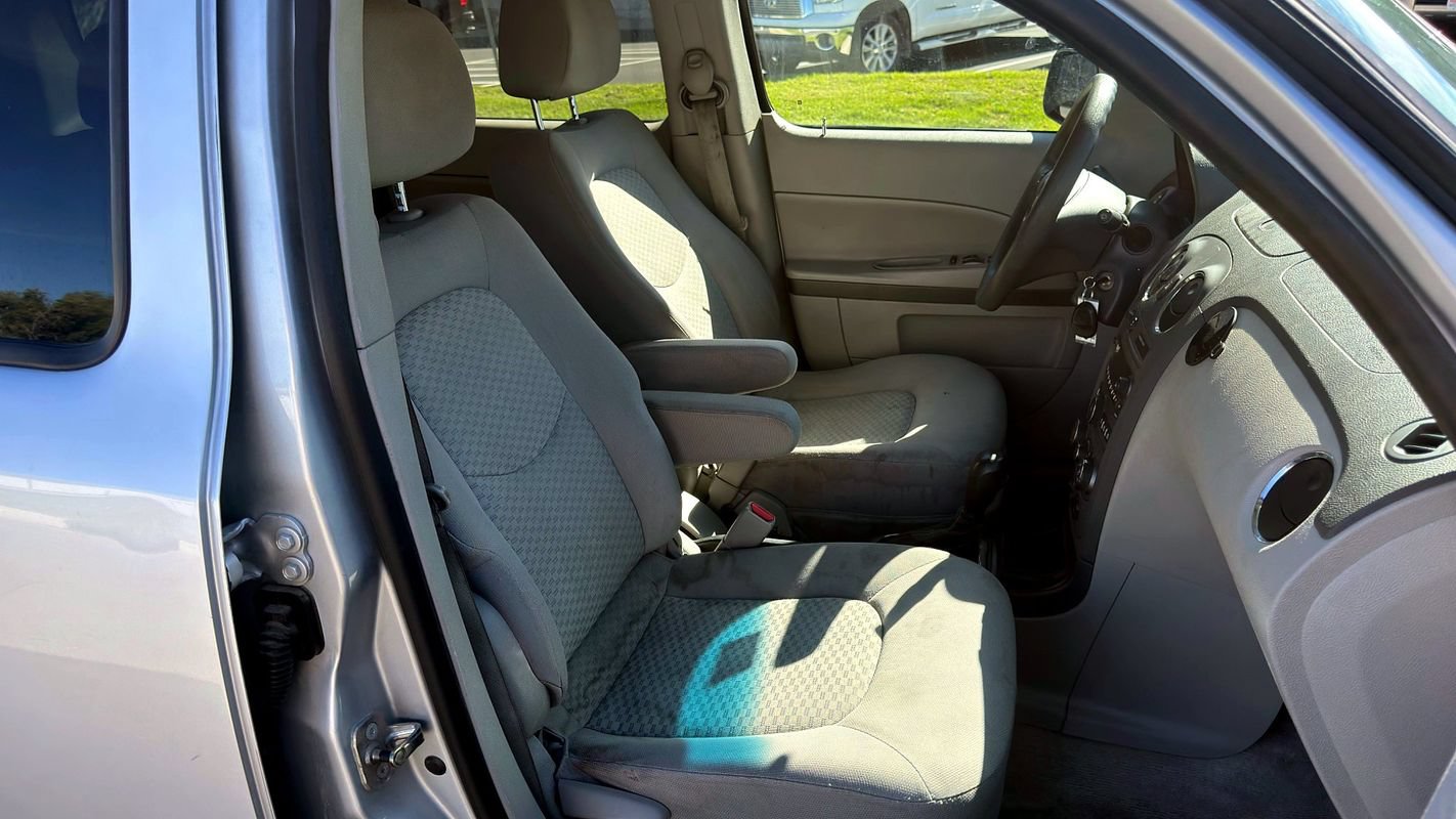 Used 2011 Chevrolet HHR LT FWD image 25