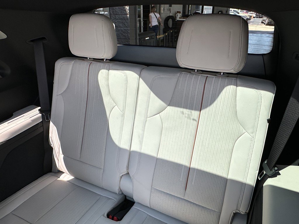 New 2026 Cadillac Vistiq Sport image 15