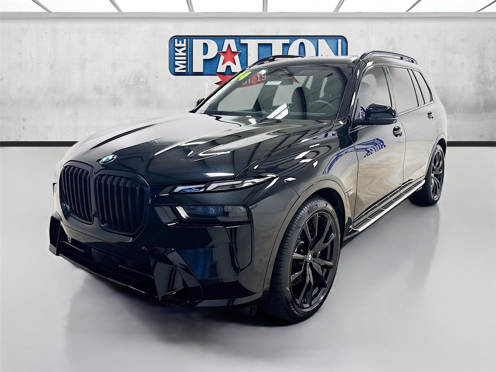 Used 2024 BMW X7 xDrive40i w/ M Sport Package image 3
