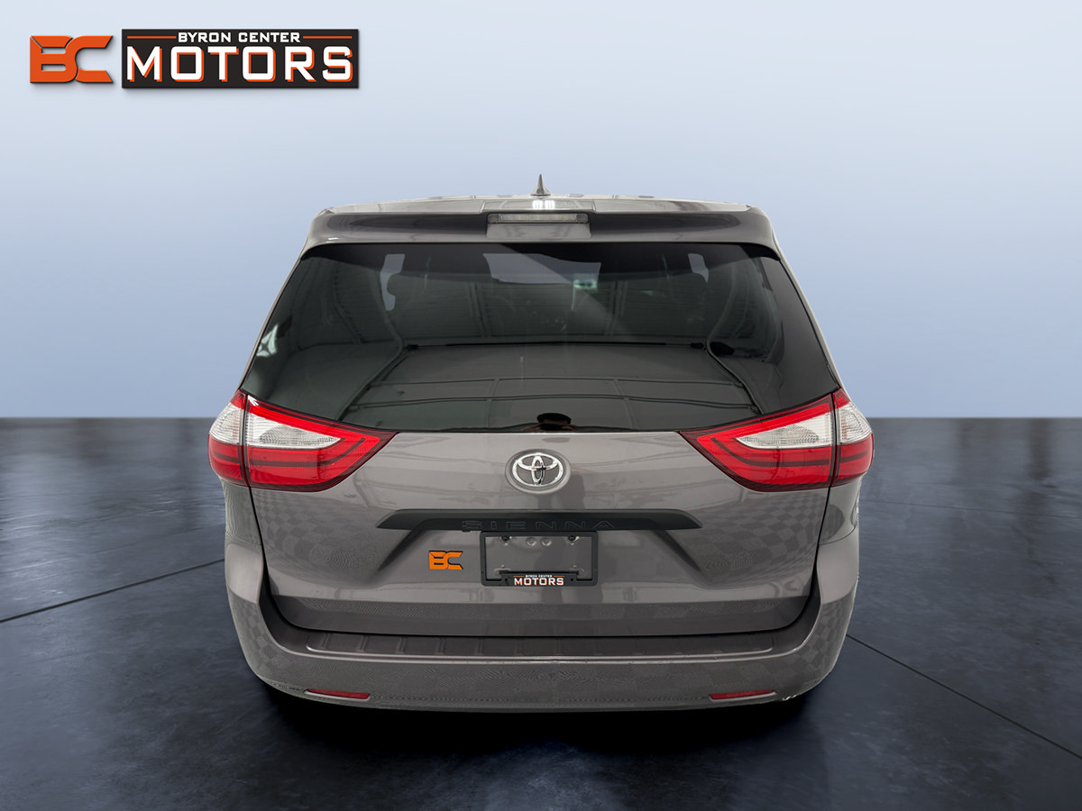 Used 2019 Toyota Sienna L FWD image 5