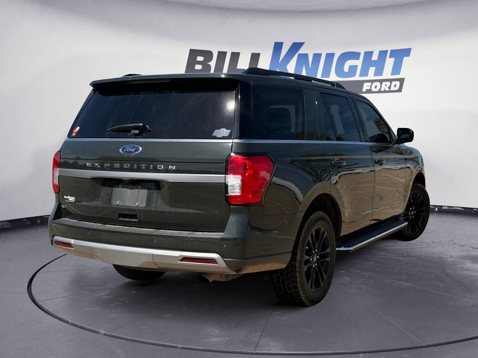 Used 2023 Ford Expedition XLT image 5
