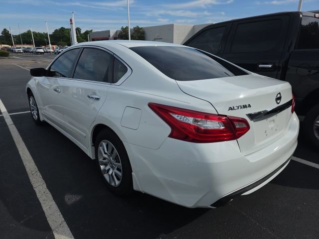 Used 2017 Nissan Altima 2.5 S w/ Power Driver Seat Package FWD image 4