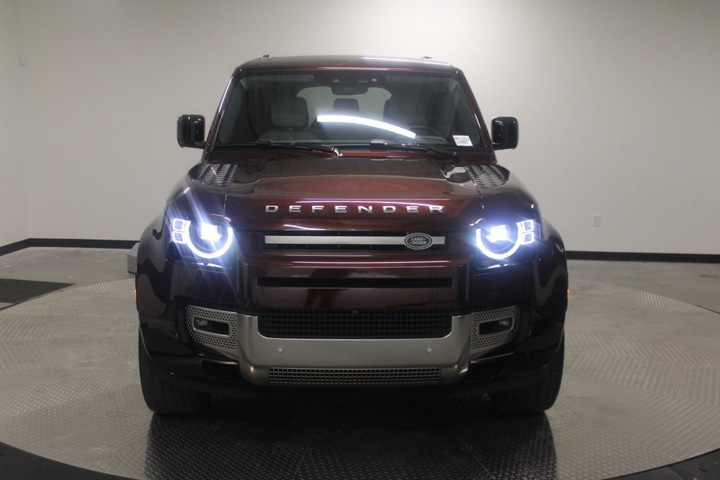 Used 2023 Land Rover Defender 130 SE image 8