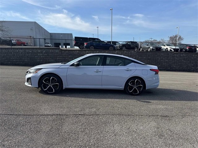 Used 2024 Nissan Altima 2.5 SR w/ SR Premium Package image 7