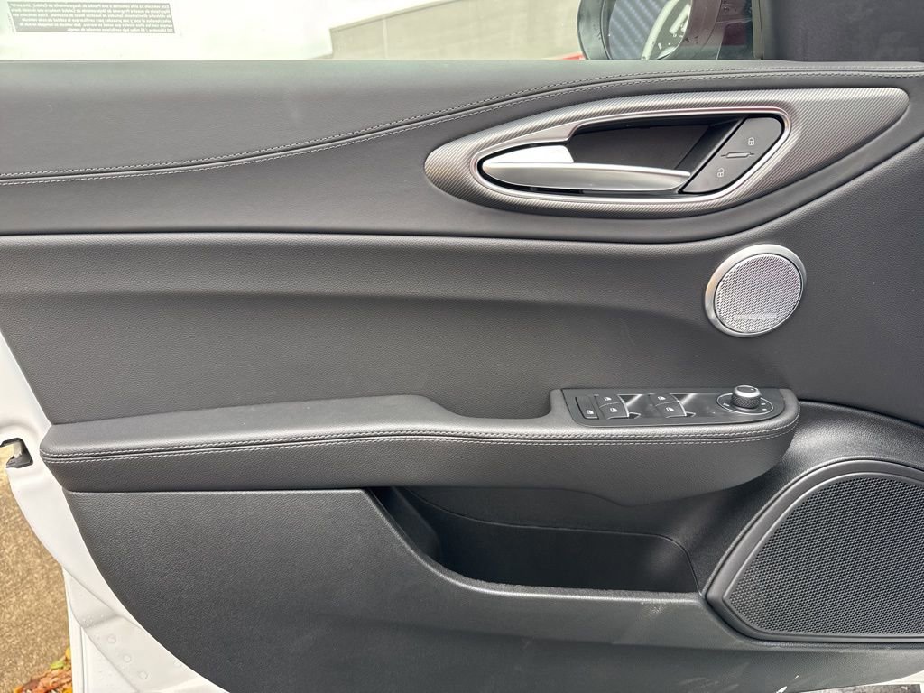 New 2025 Alfa Romeo Giulia AWD image 12