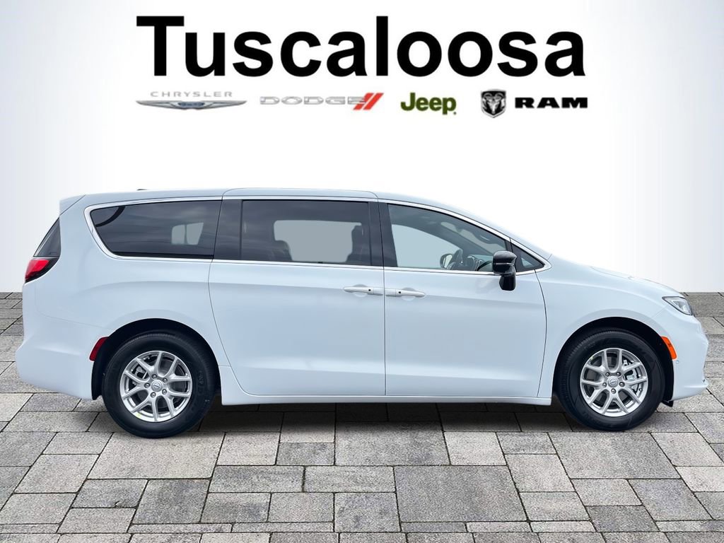 New 2026 Chrysler Pacifica Select image 8