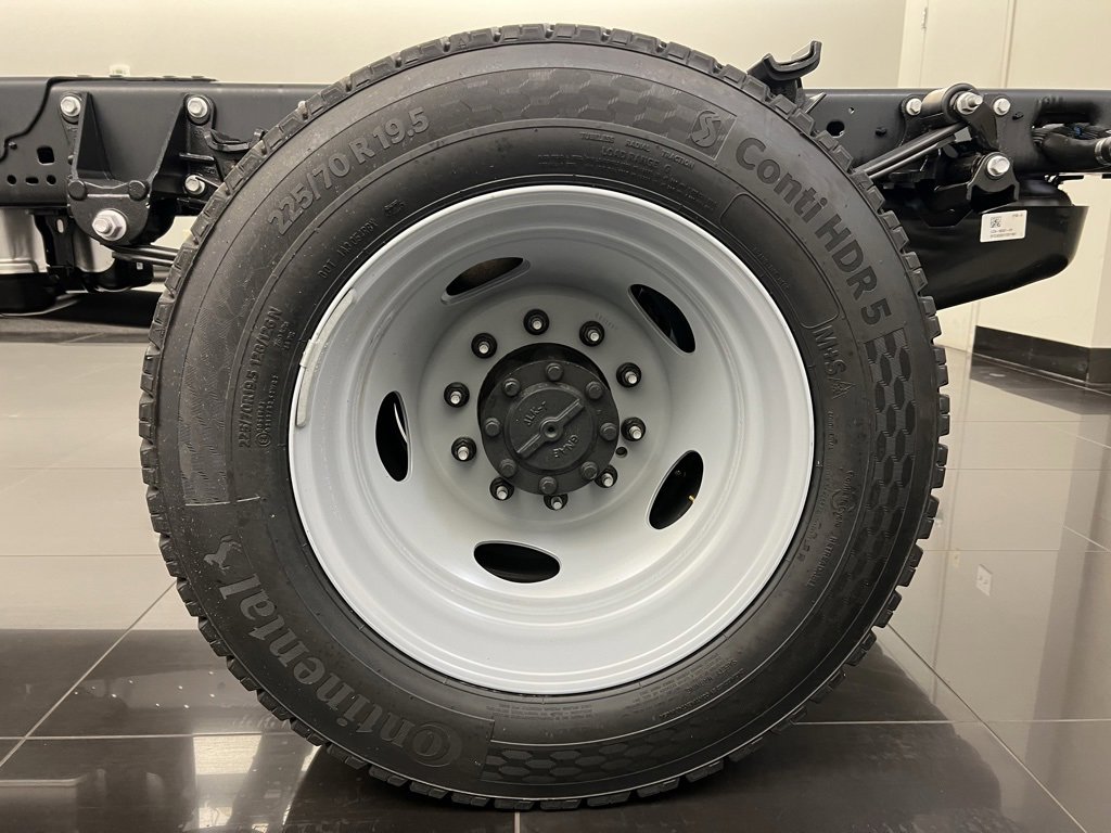 New 2026 Ford F450 XL w/ XL Chrome Package image 7