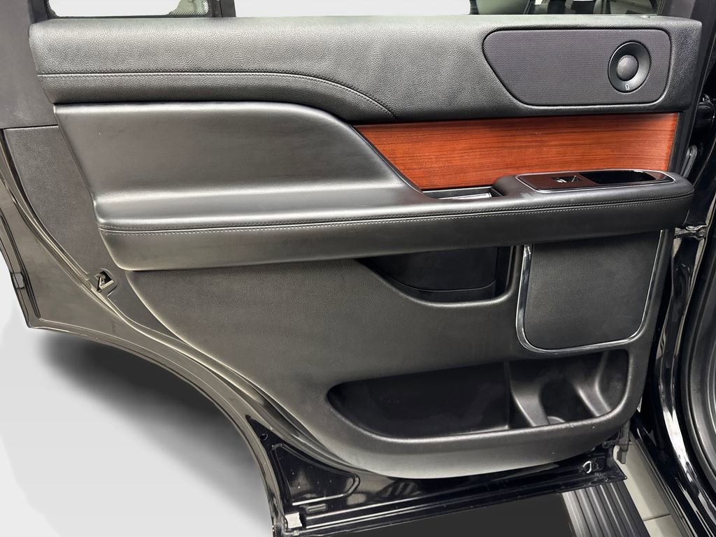 Used 2020 Lincoln Navigator Reserve image 35