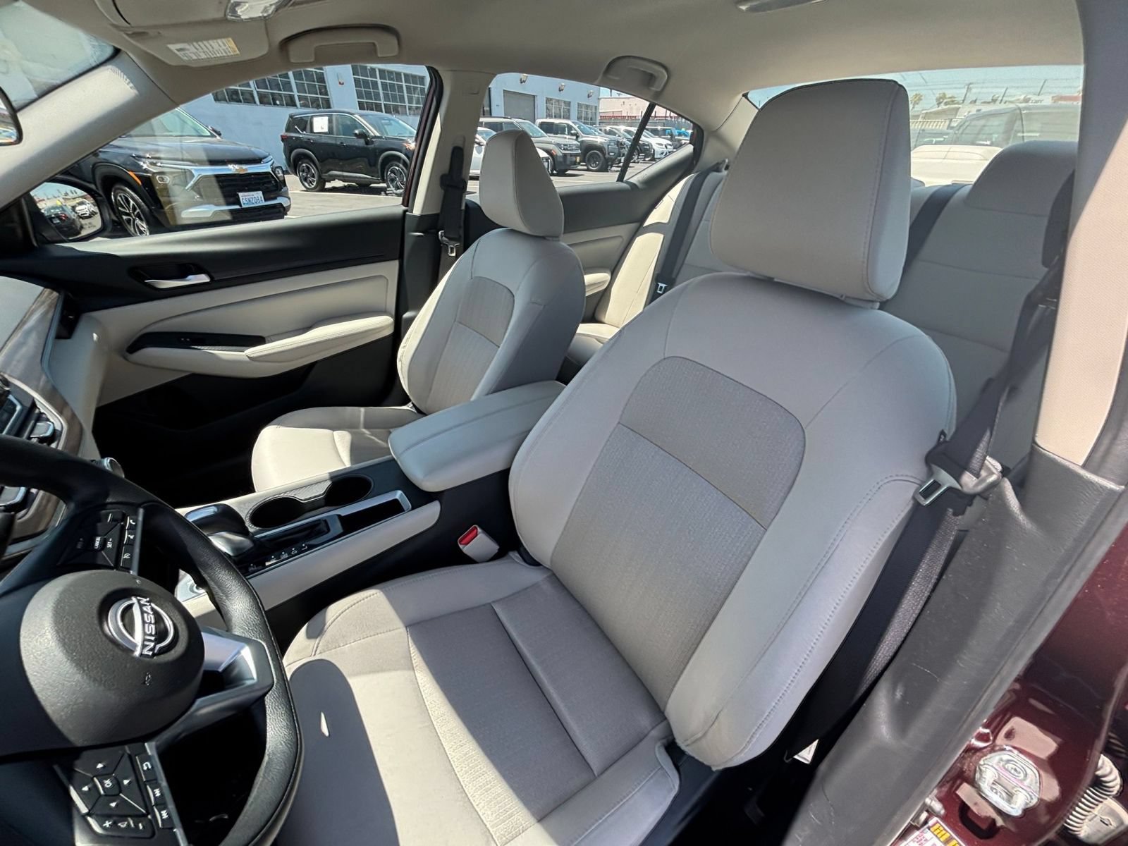 Used 2025 Nissan Altima 2.5 SV FWD image 37