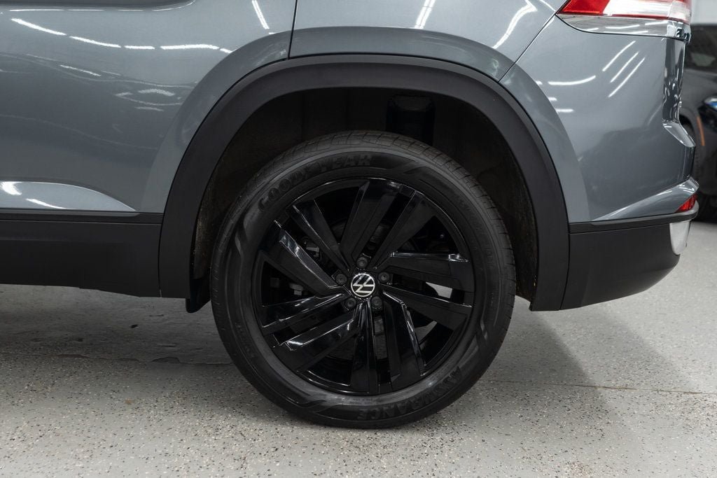Used 2023 Volkswagen Atlas Cross Sport SE w/ Black Wheel Package AWD/4WD image 32