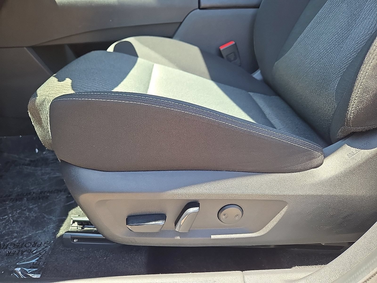 Used 2025 Nissan Rogue SV AWD/4WD image 24
