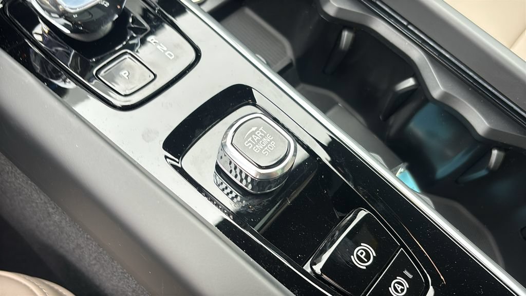 New 2026 Volvo XC60 B5 Plus w/ Climate Package AWD/4WD image 14