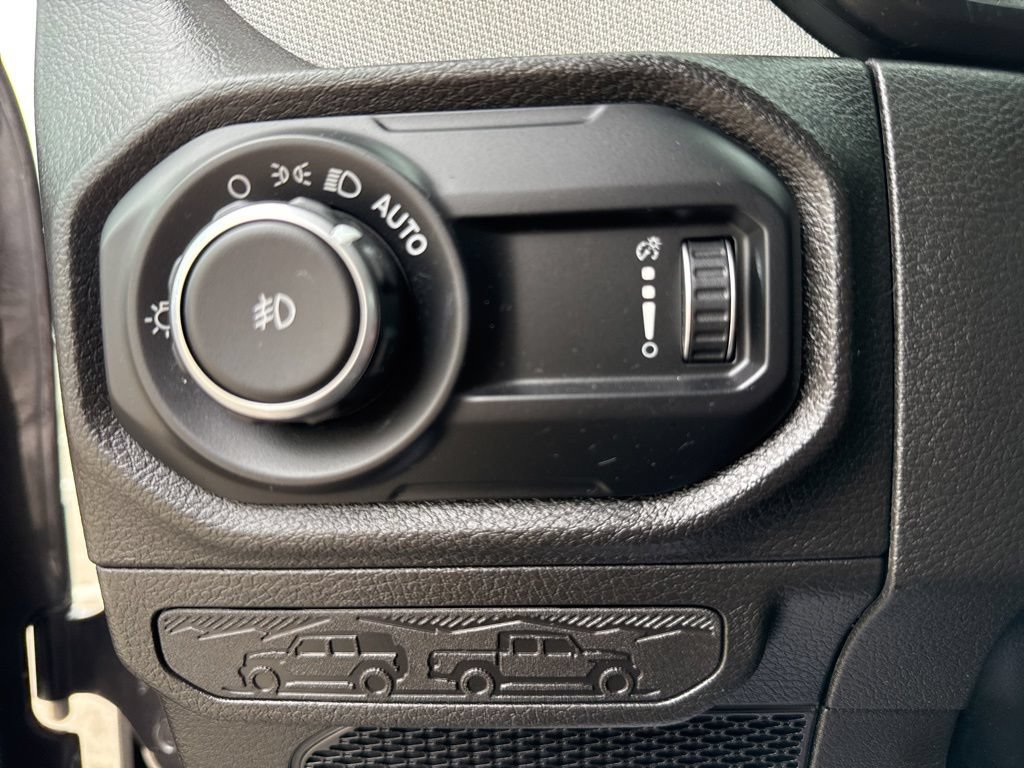 Used 2024 Jeep Wrangler Unlimited Sport AWD/4WD image 24