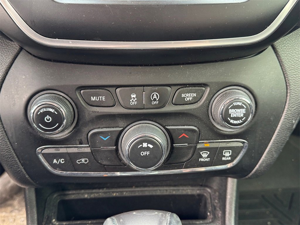 Used 2021 Jeep Cherokee Latitude Lux w/ Sun & Sound Group image 23