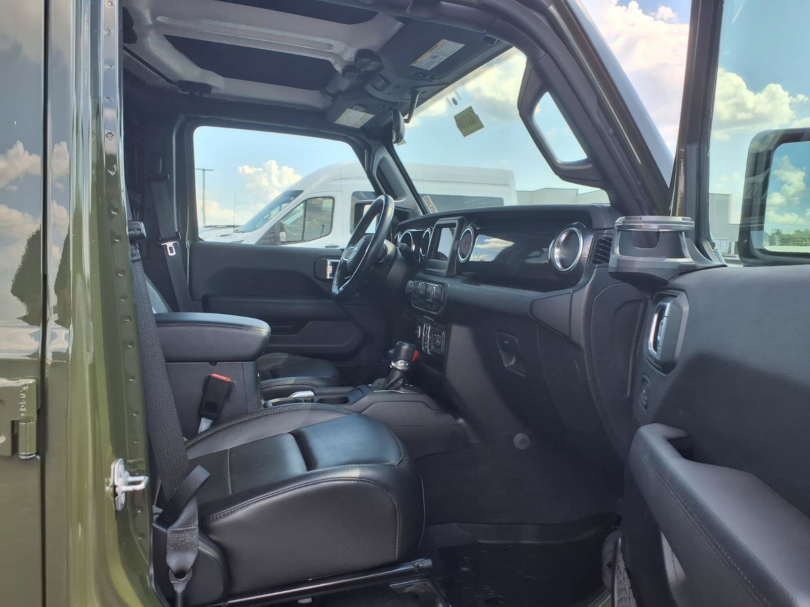 Used 2021 Jeep Wrangler Unlimited Sahara AWD/4WD image 30