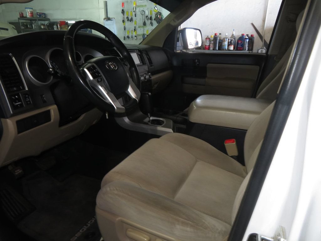 Used 2015 Toyota Sequoia SR5 AWD/4WD image 19