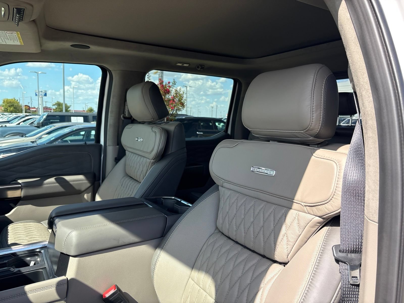 New 2026 Ford F450 Platinum w/ Platinum Plus Package AWD/4WD image 17