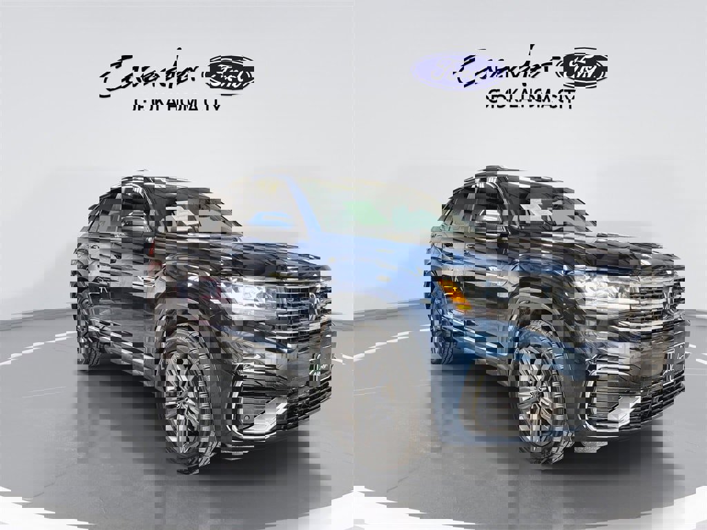 Used 2022 Volkswagen Atlas Cross Sport SEL R-Line image 2