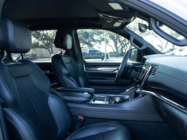 Used 2023 Jeep Wagoneer 2WD w/ Premium Group I image 9