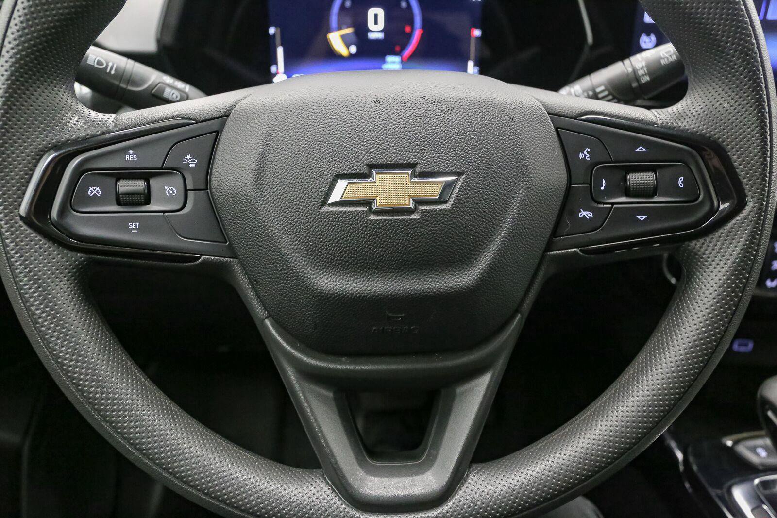 Used 2025 Chevrolet Trax LT FWD image 32