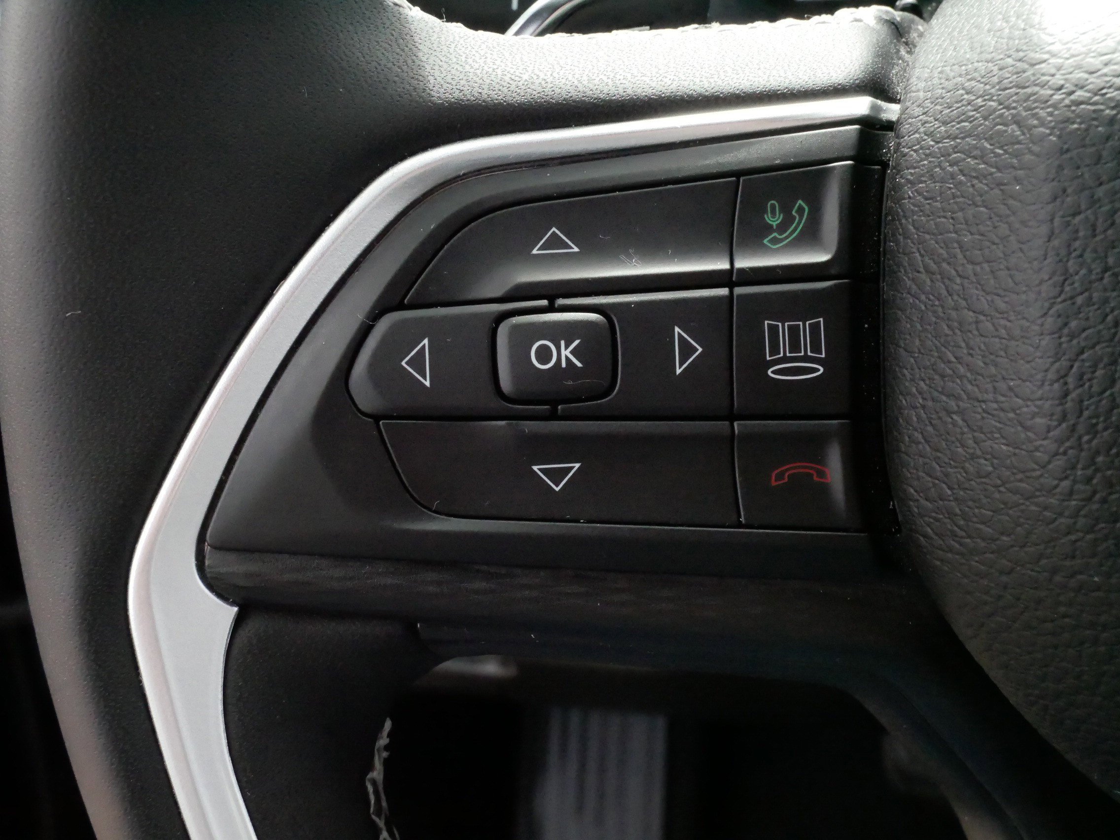 Used 2023 Jeep Grand Cherokee Altitude image 26