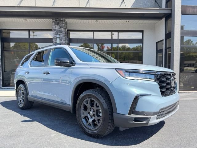 Used 2025 Honda Pilot TrailSport image 2