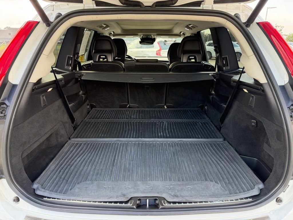 Used 2022 Volvo XC90 T6 Momentum image 10