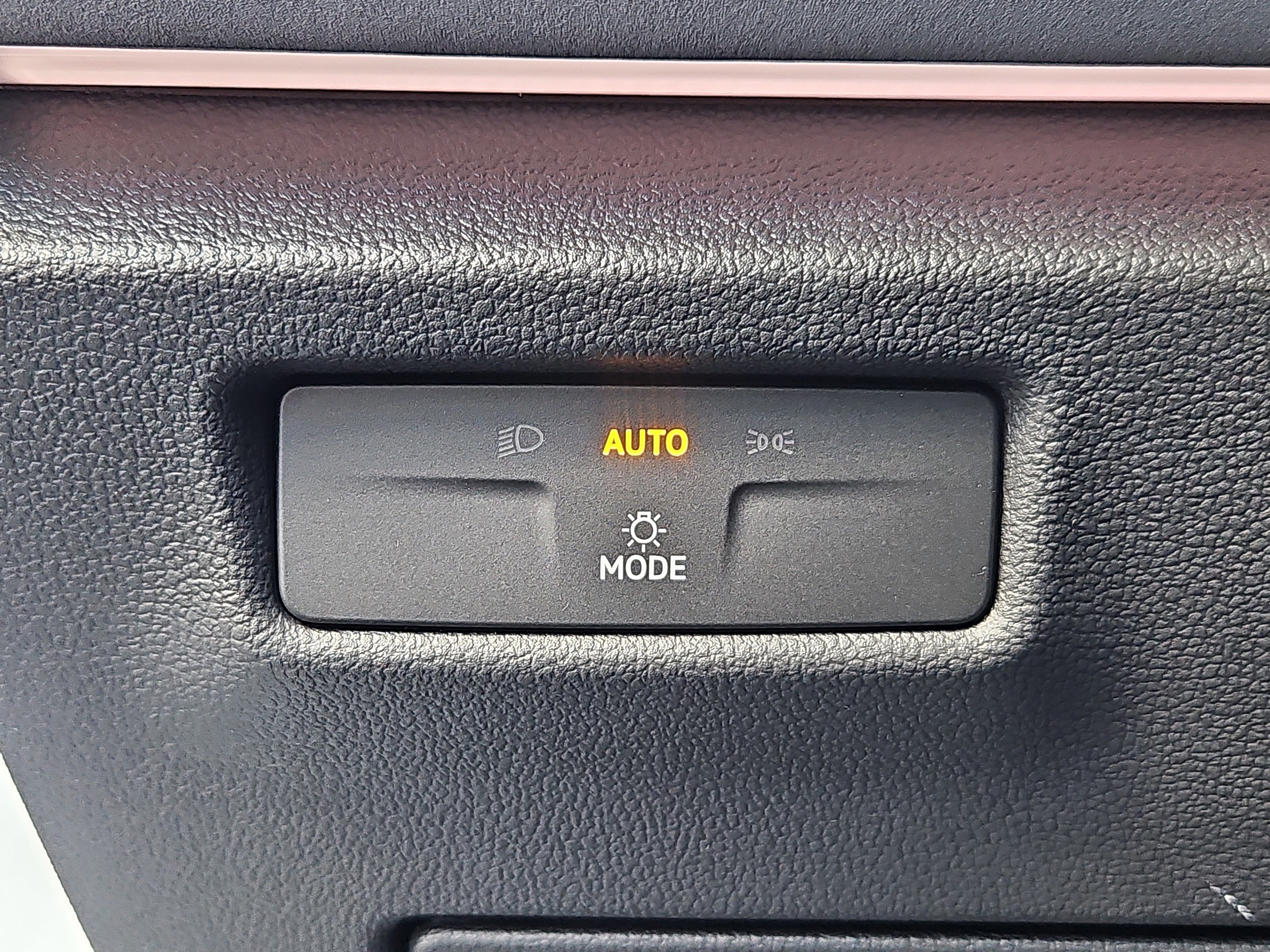 New 2026 Volkswagen Tiguan SE image 9