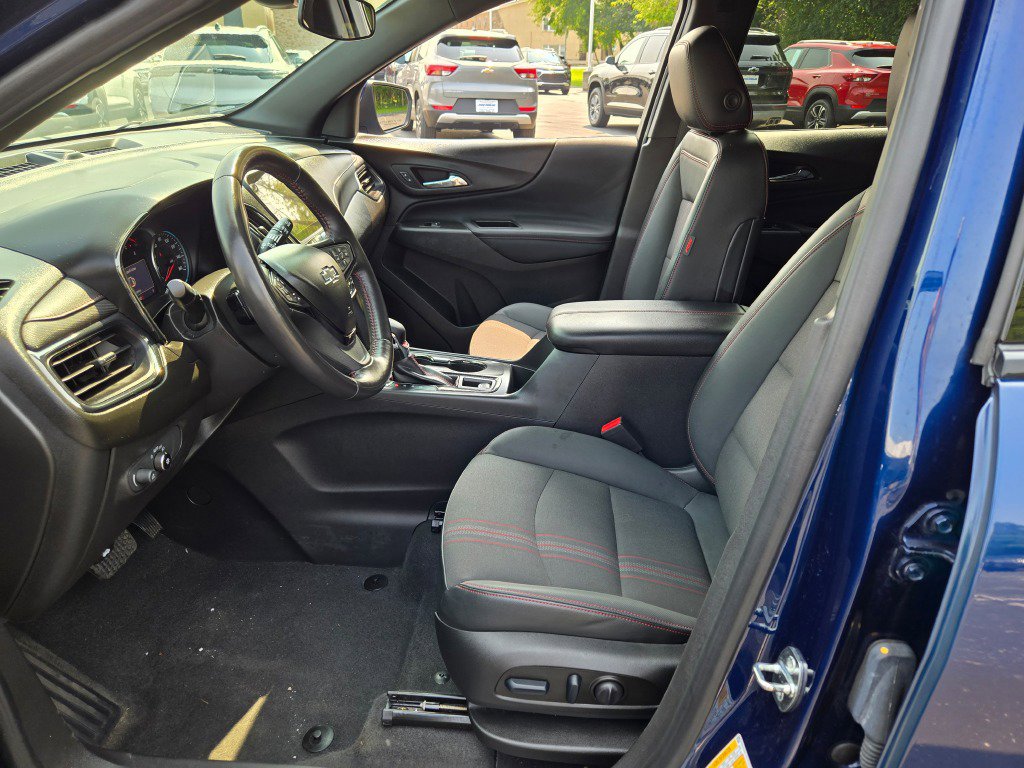 Used 2022 Chevrolet Equinox RS w/ Infotainment Package image 22