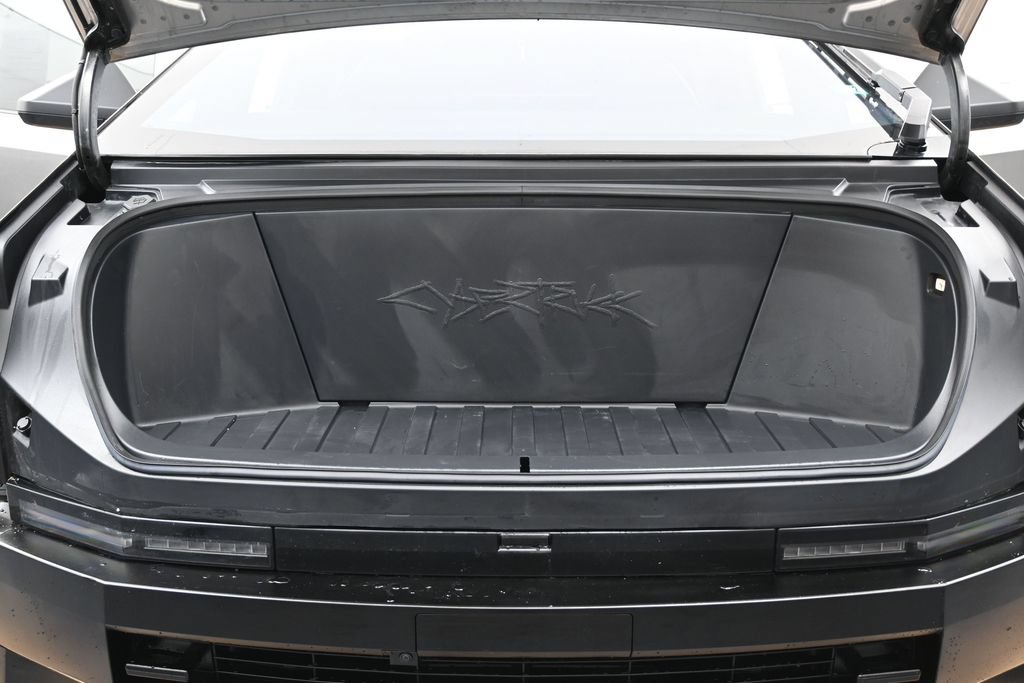 Used 2024 Tesla Cybertruck AWD Crew Cab image 46