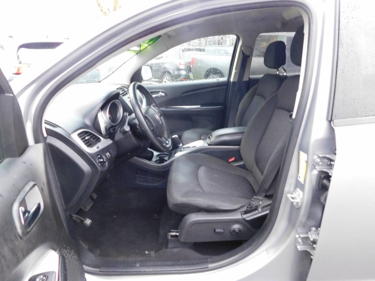 Used 2017 Dodge Journey SXT w/ Comfort/Convenience Group FWD image 8