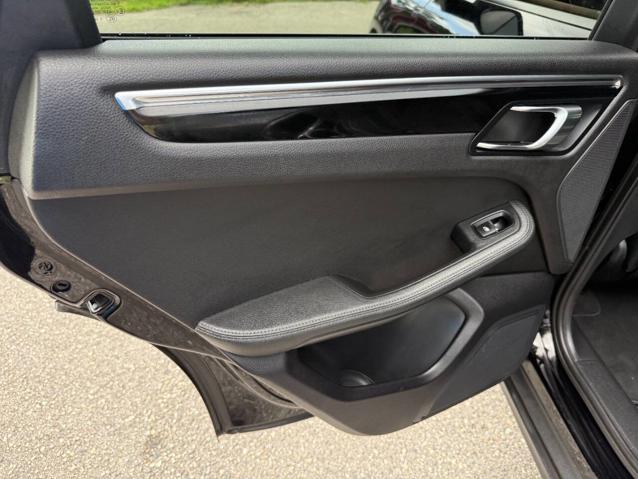 Used 2015 Porsche Macan S image 42