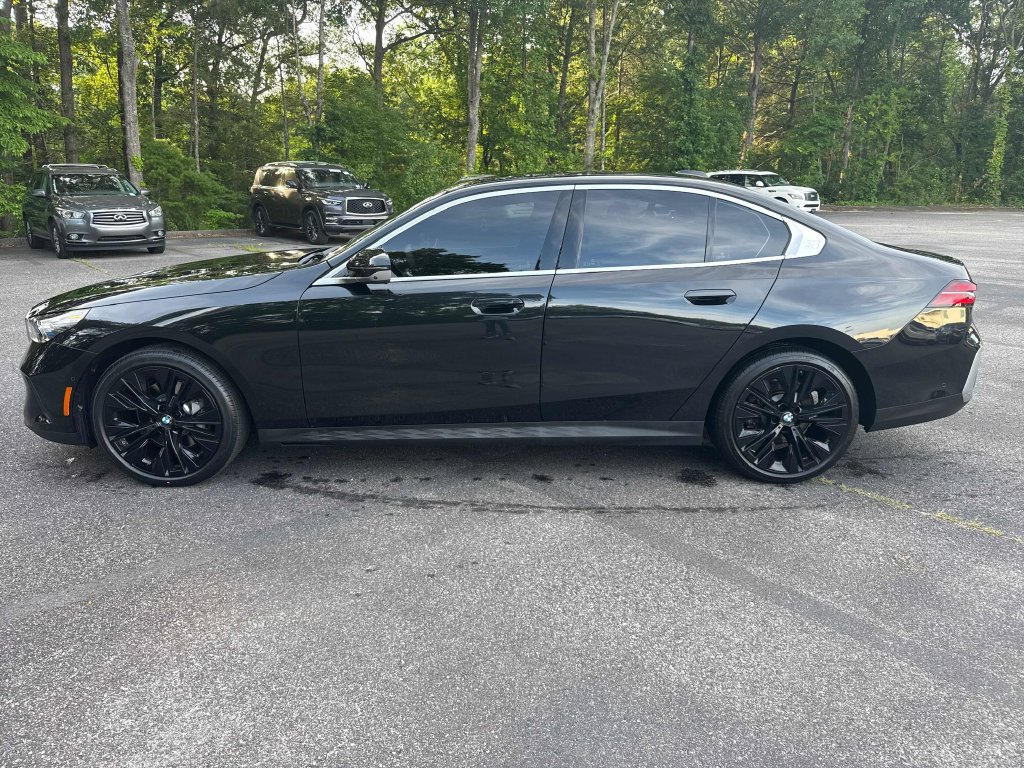 Used 2024 BMW 530i w/ Premium Package RWD image 9