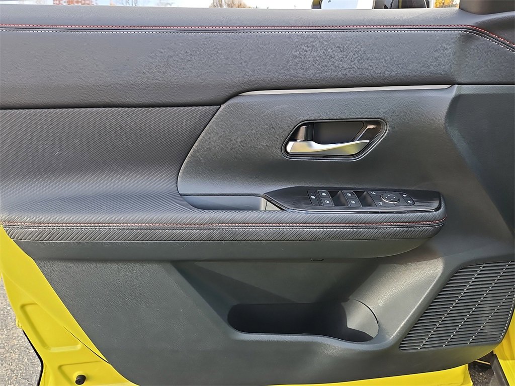 Certified 2025 Nissan Kicks SR w/ Illumination Package image 14