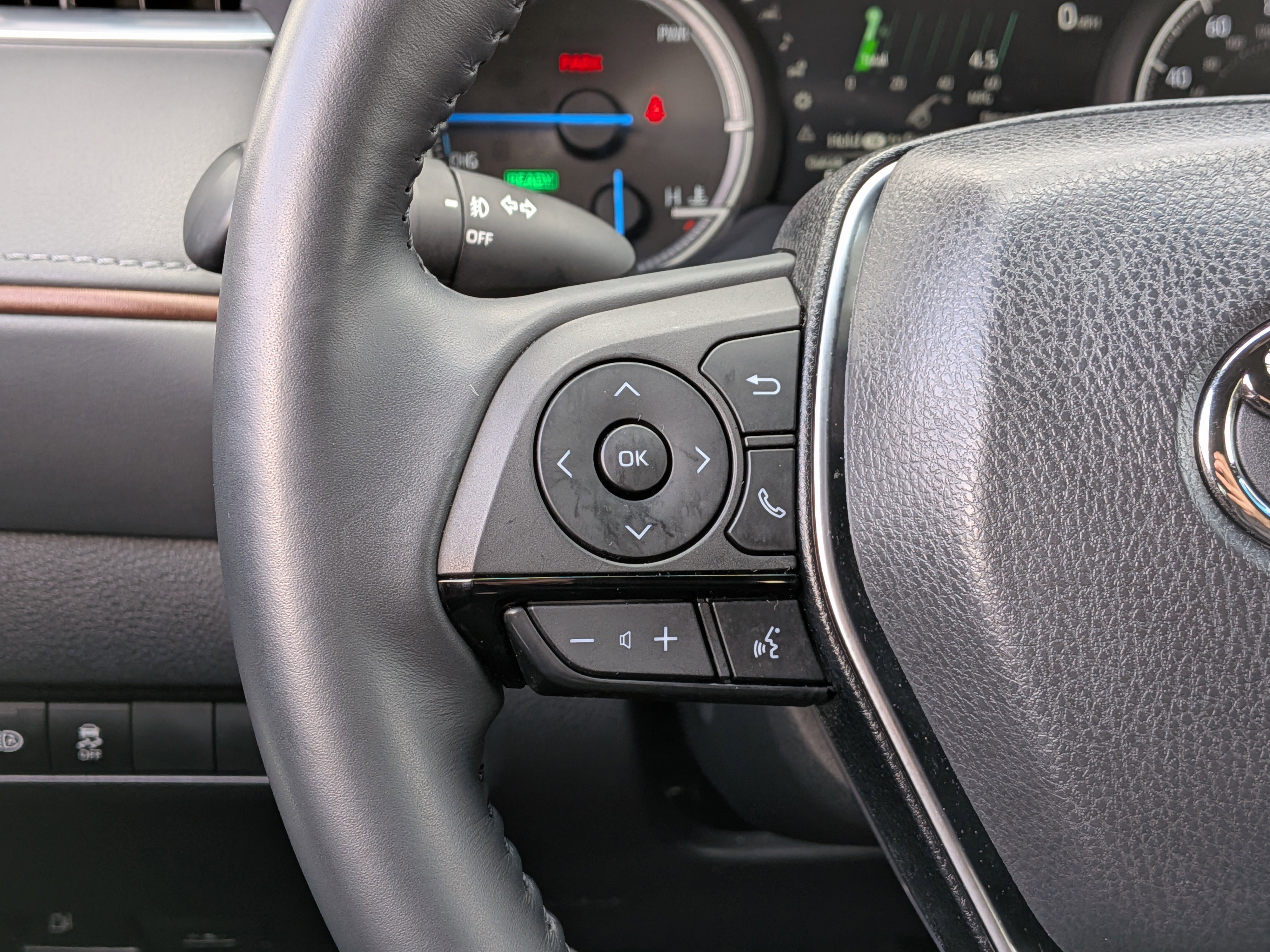 Used 2024 Toyota Venza XLE image 34